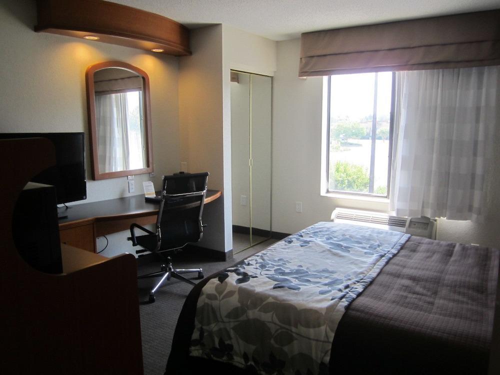 Hotel Clarion Pointe