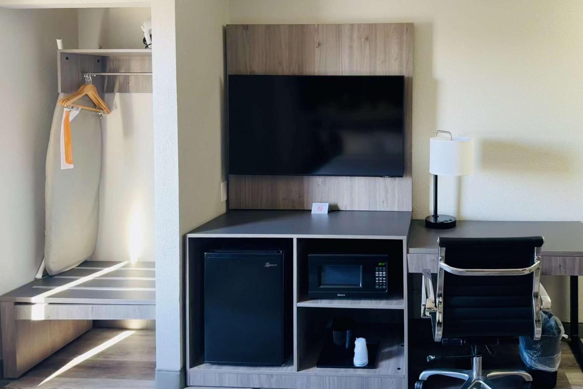 Clarion Pointe 2*