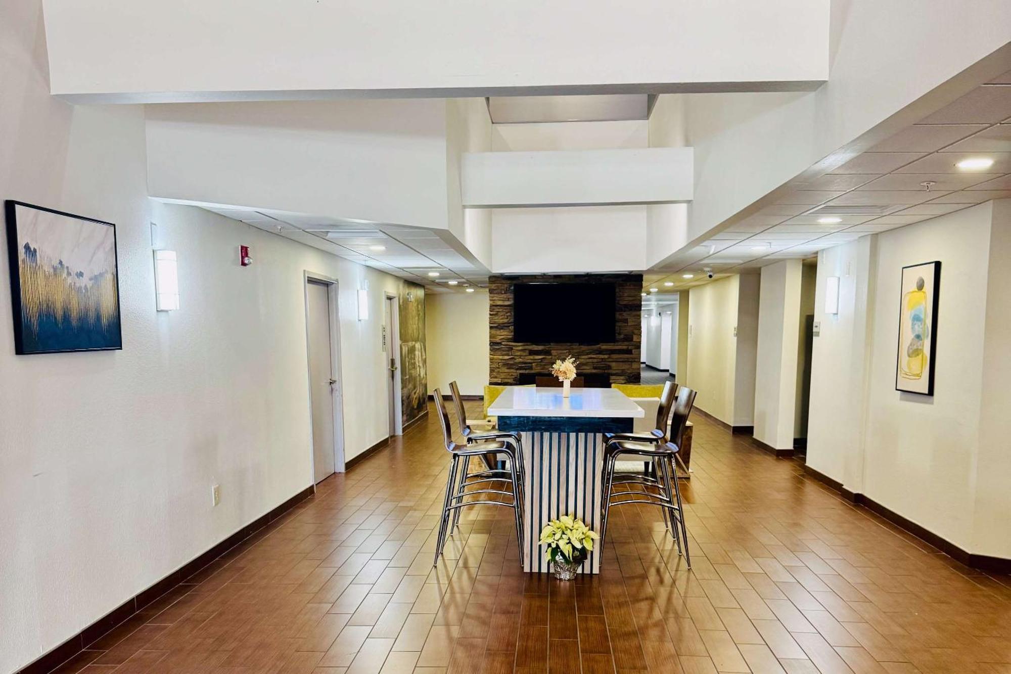 Hotel Clarion Pointe