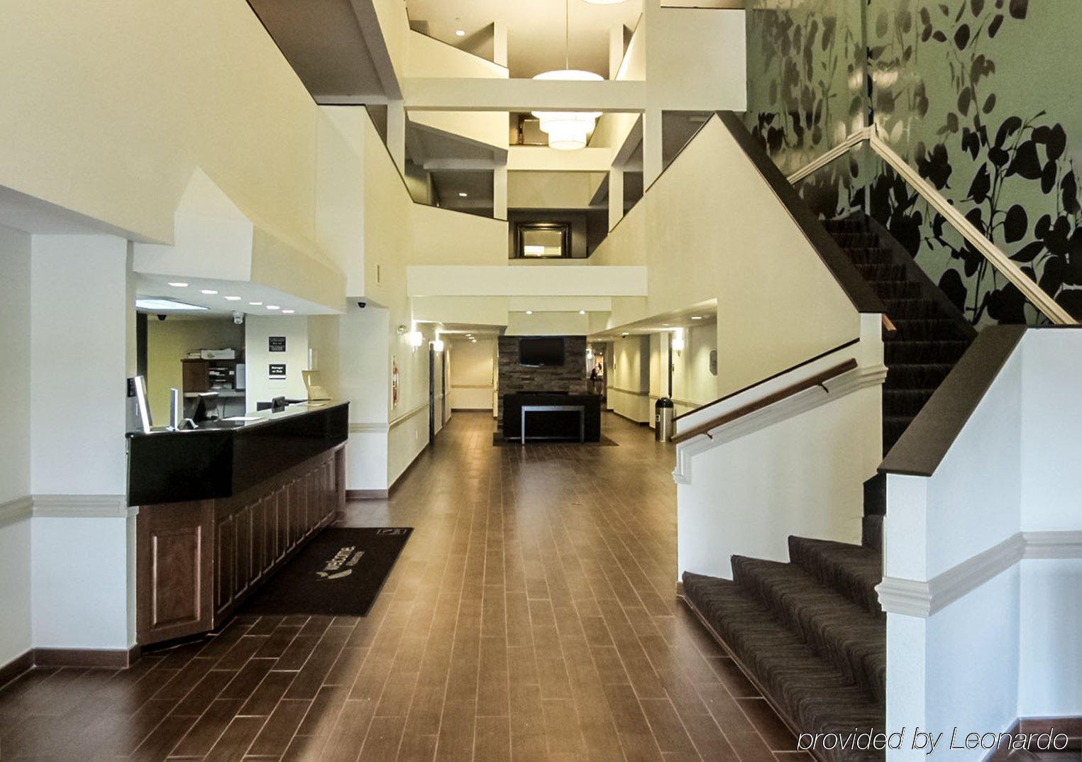 Clarion Pointe Hotel 2*