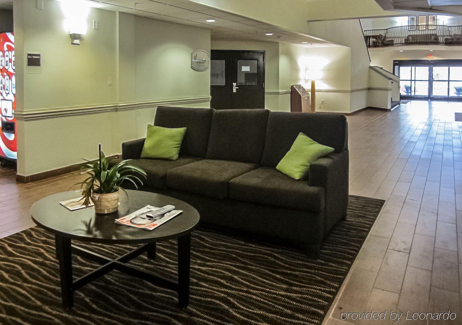 Hotel Clarion Pointe 2*
