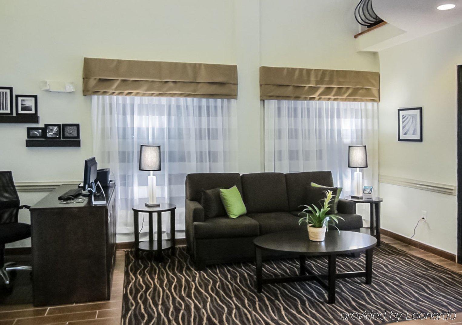 Clarion Pointe Hotel 2*