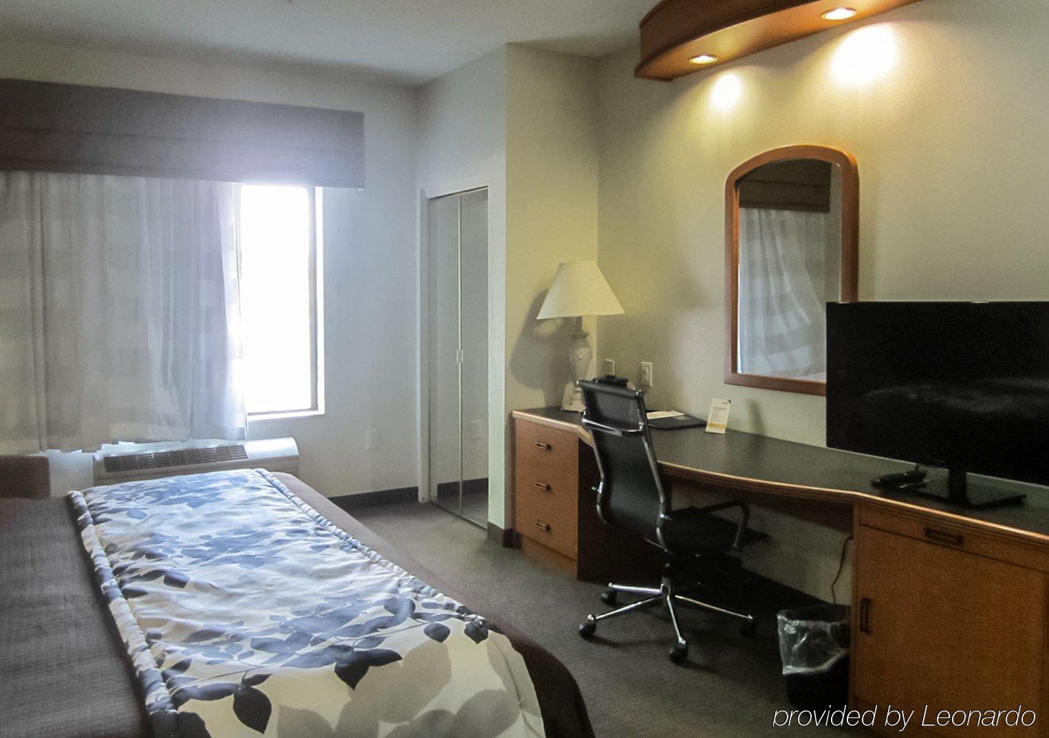 Clarion Pointe 2*