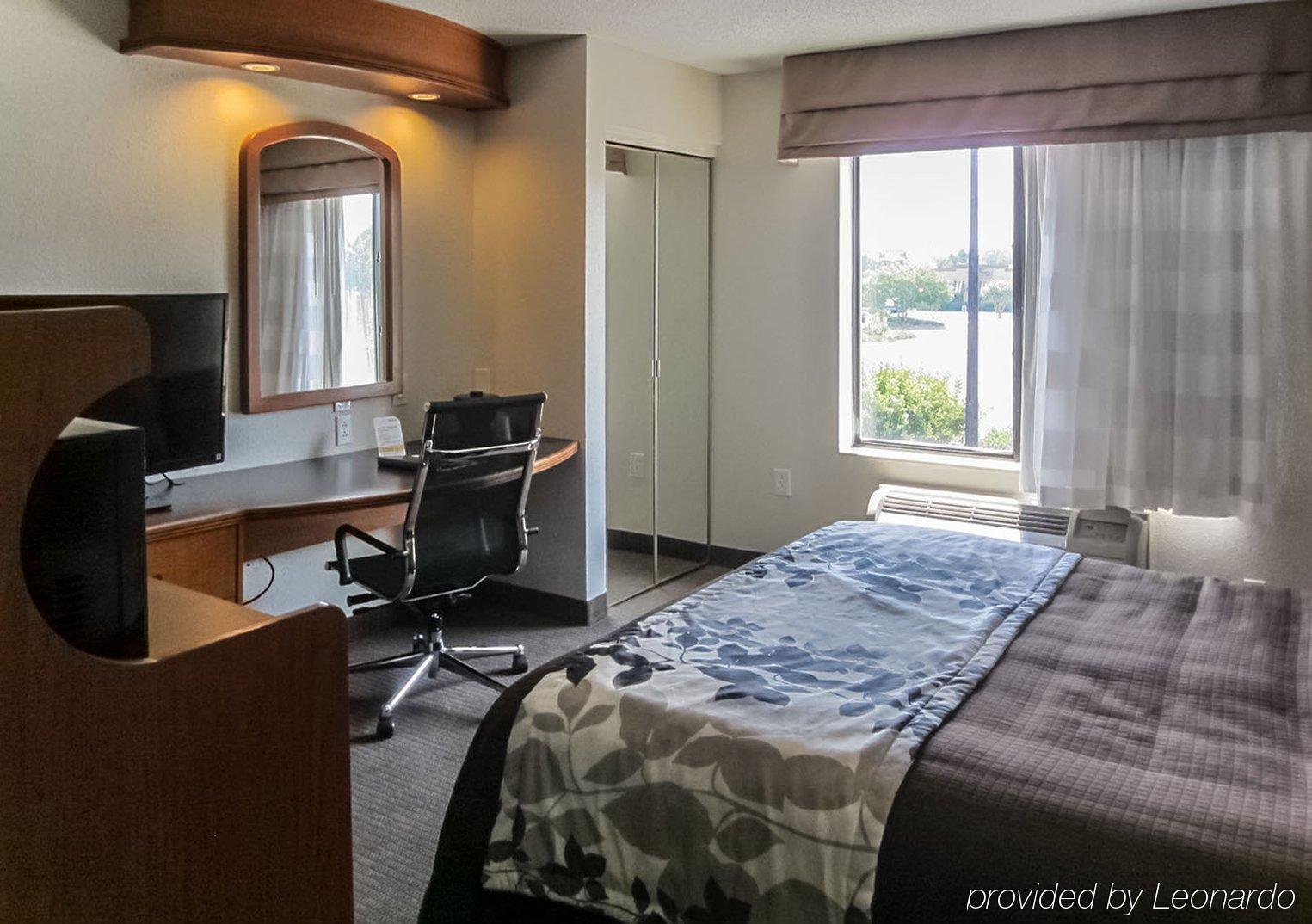 Clarion Pointe 2* Albemarle