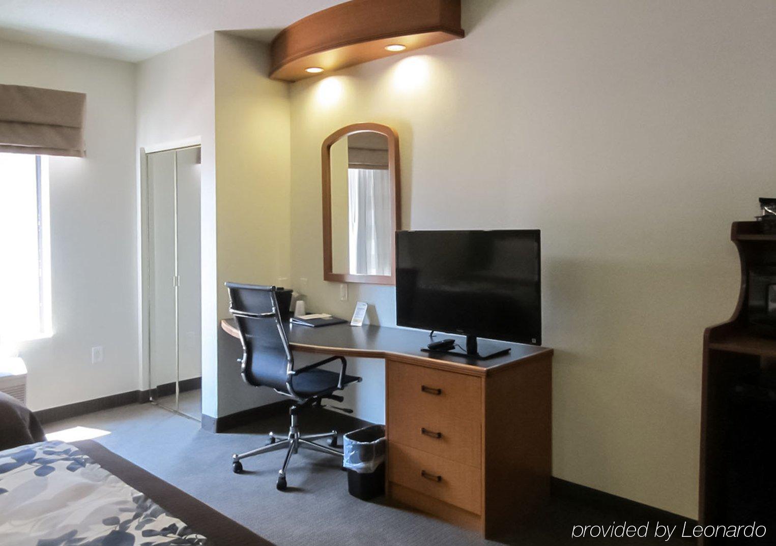 Clarion Pointe Hotel 2*