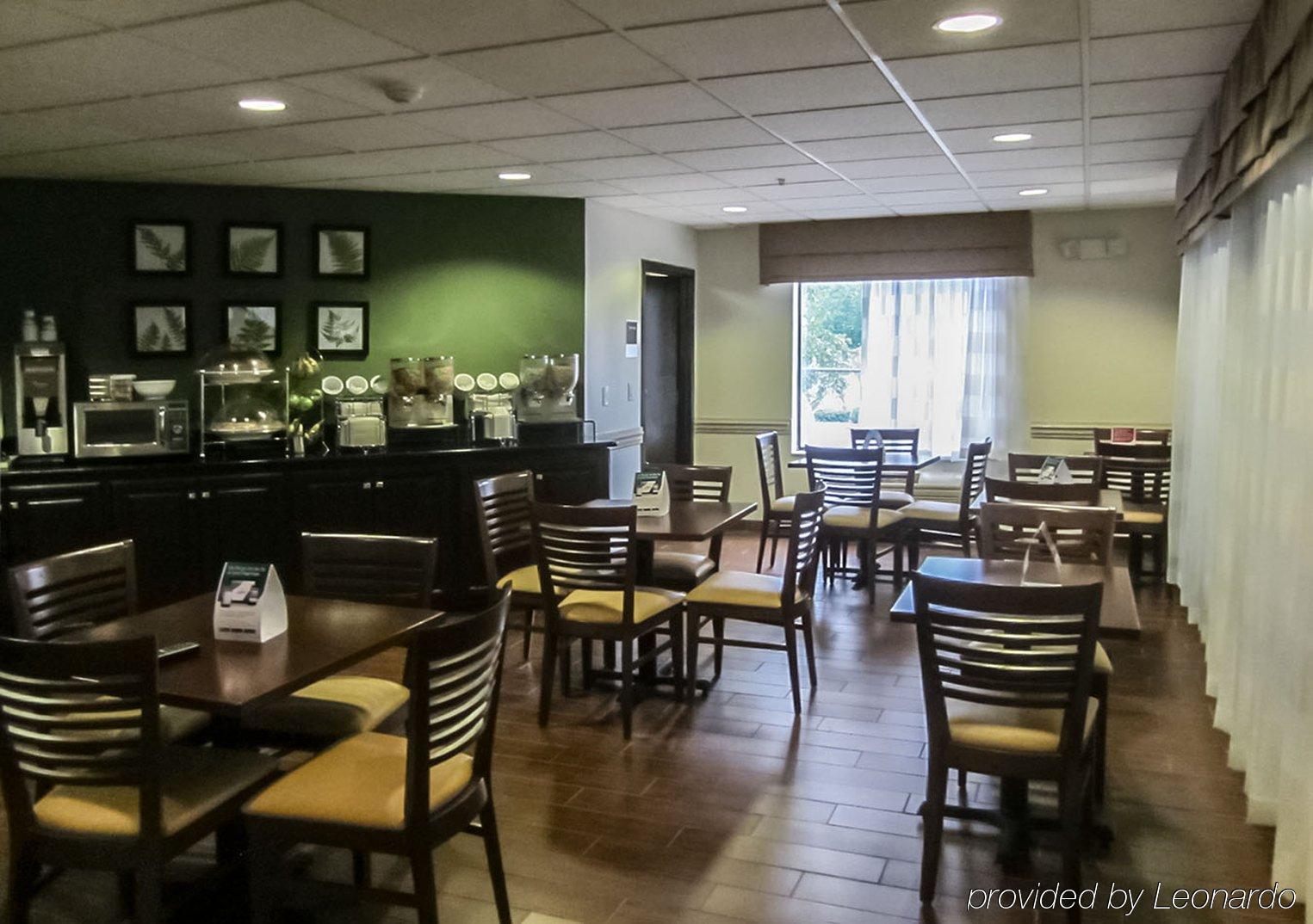Clarion Pointe Hotel