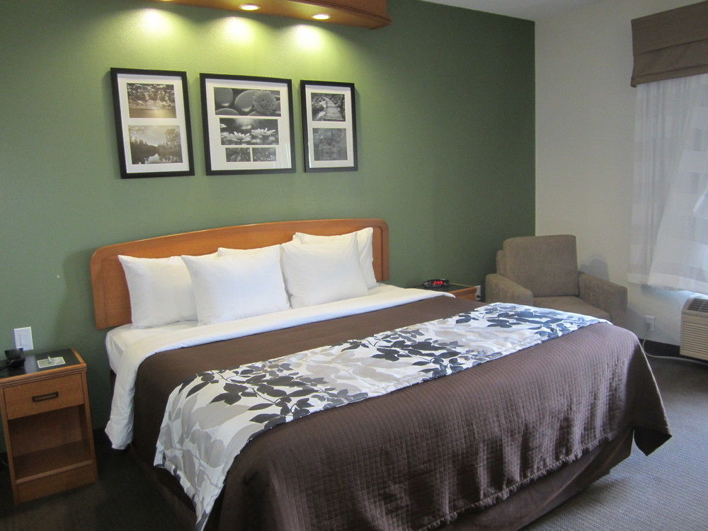 Clarion Pointe Hotel 2*