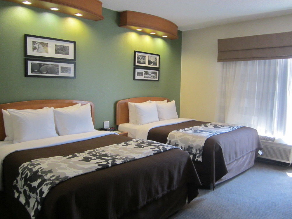Clarion Pointe Hotel