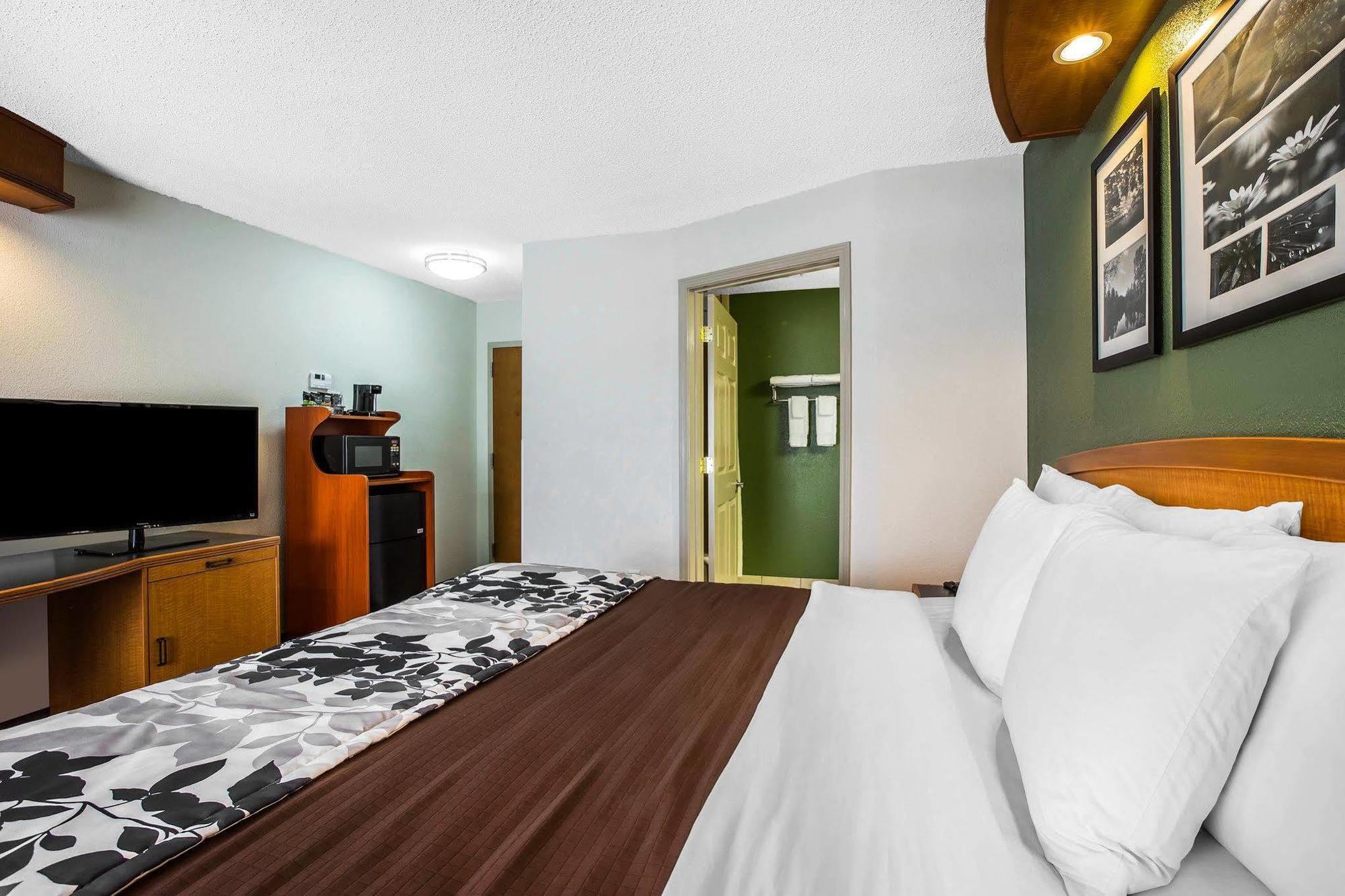 Clarion Pointe 2* Albemarle